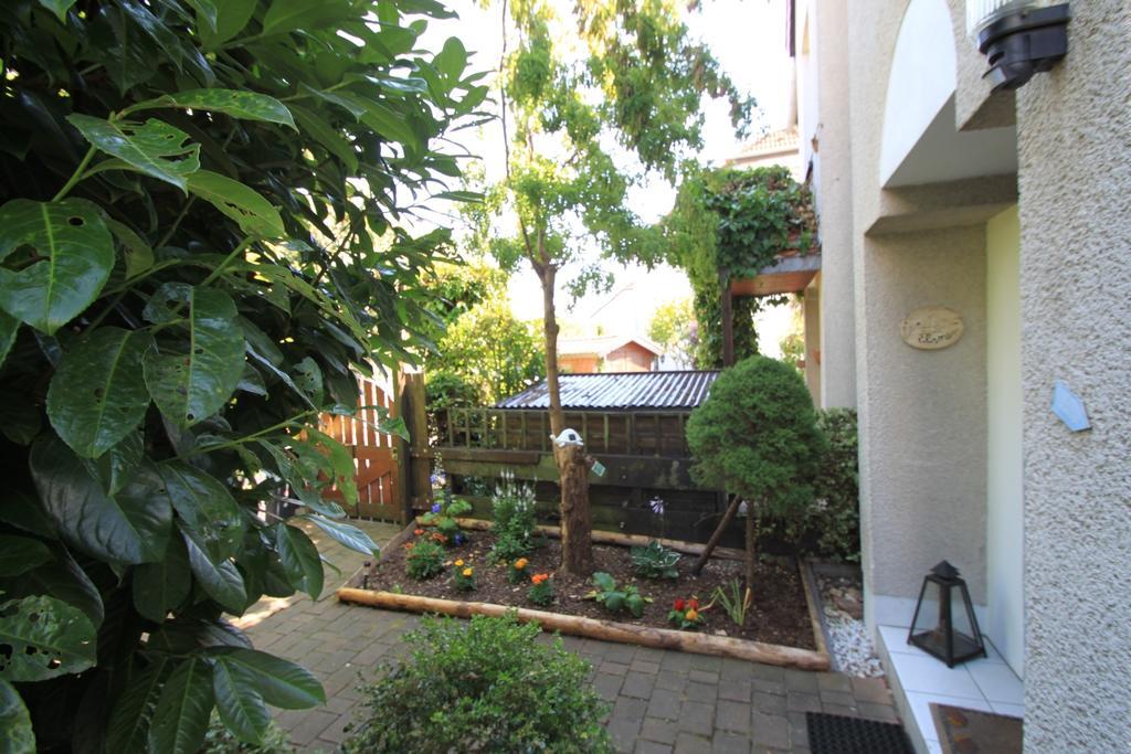 B&B Am See Koeln - Privatzimmer Ruang foto