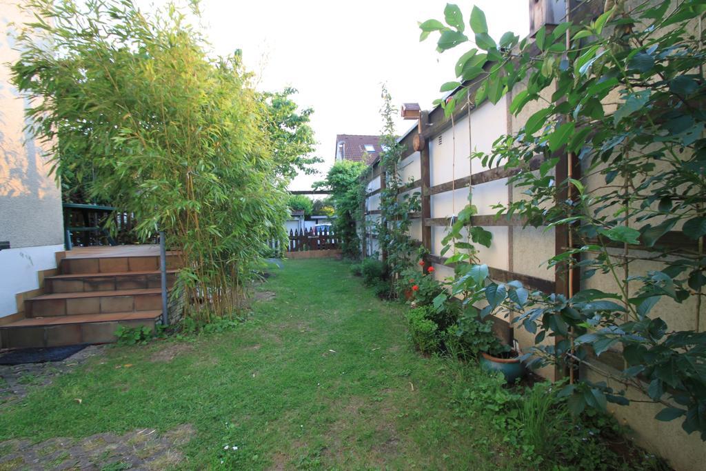 B&B Am See Koeln - Privatzimmer Ruang foto