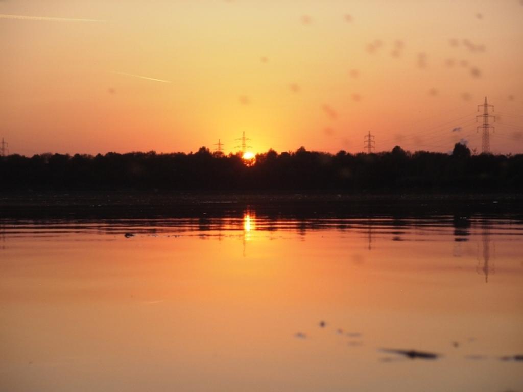 B&B Am See Koeln - Privatzimmer Ruang foto