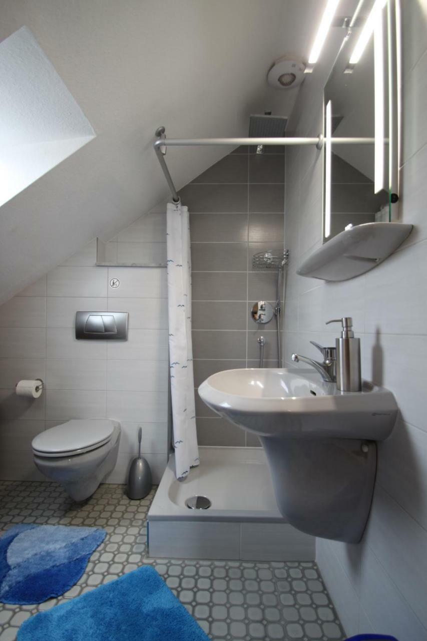 B&B Am See Koeln - Privatzimmer Bagian luar foto