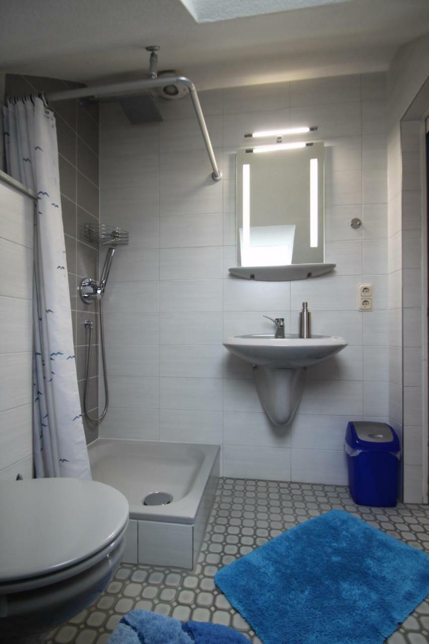 B&B Am See Koeln - Privatzimmer Bagian luar foto
