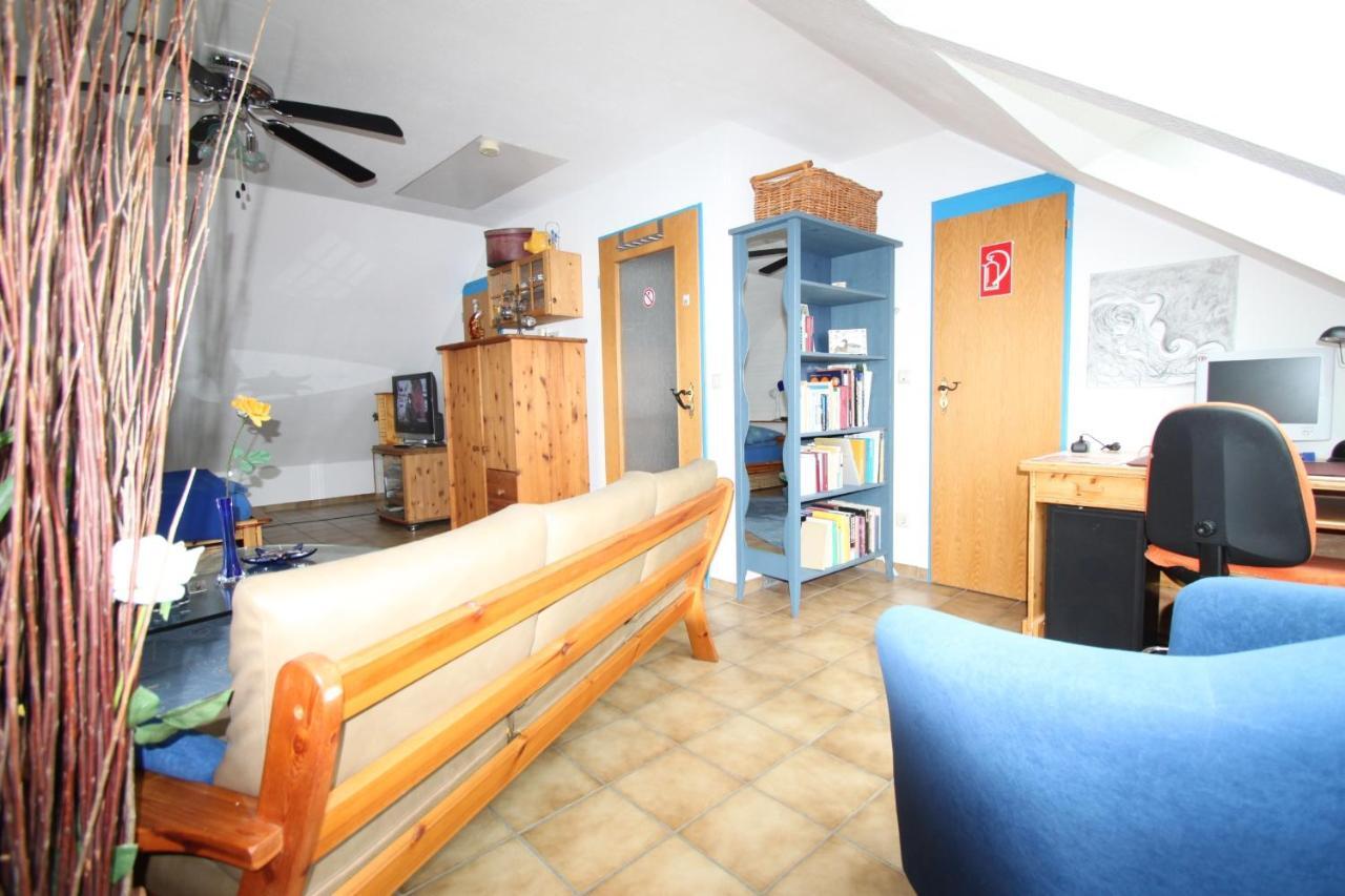 B&B Am See Koeln - Privatzimmer Ruang foto